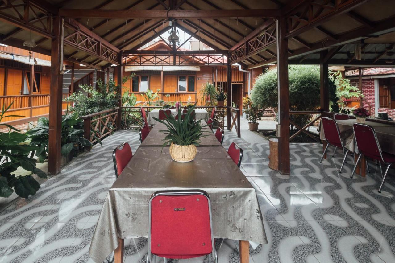 Vaccinated Staff - Oyo 1300 Crecia Guest House Hatu Exterior photo